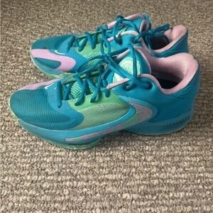 Nike Men’s Freak Basketball Sneakers